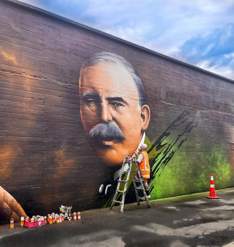 Jacob Yikes painting the town Metropol