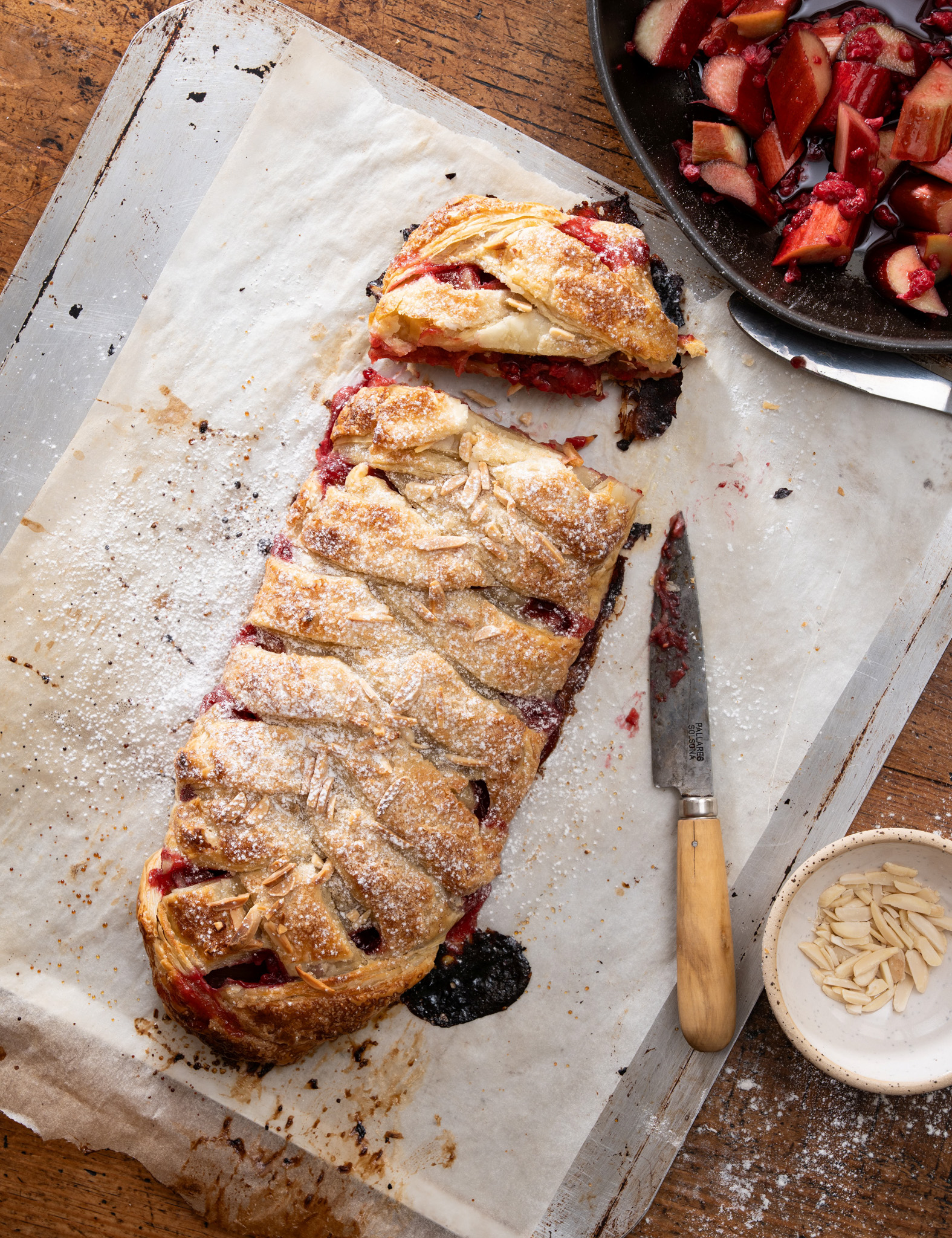 Rhubarb, raspberry & ginger strudel braid - Metropol